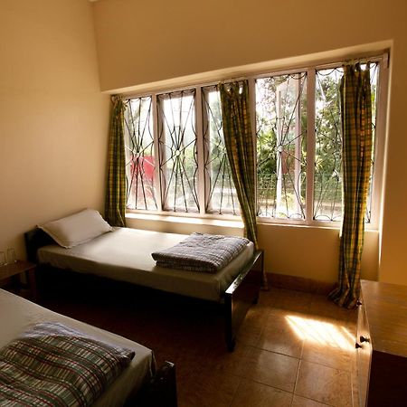 Reflections Guest House Уті Екстер'єр фото