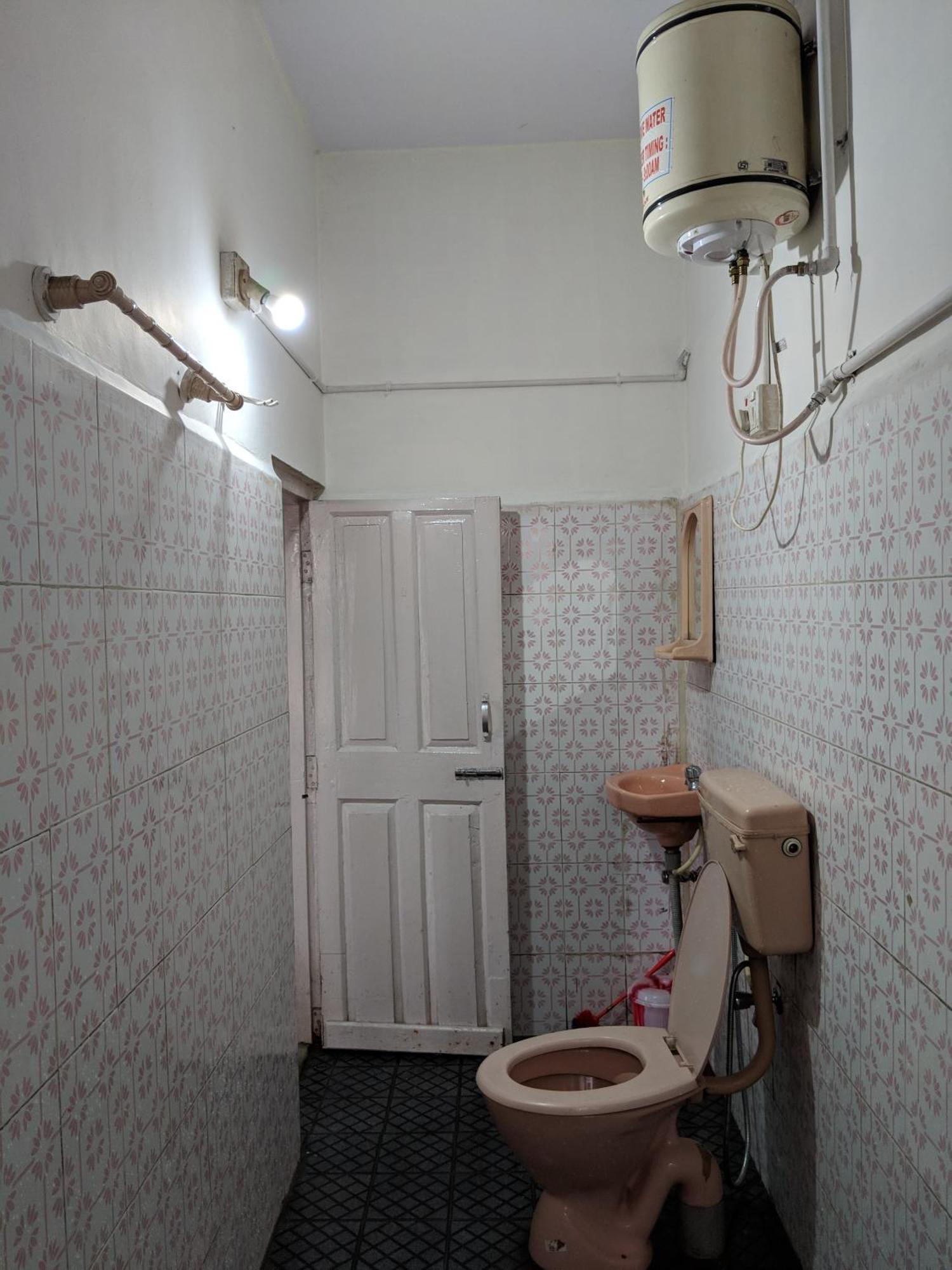 Reflections Guest House Уті Екстер'єр фото