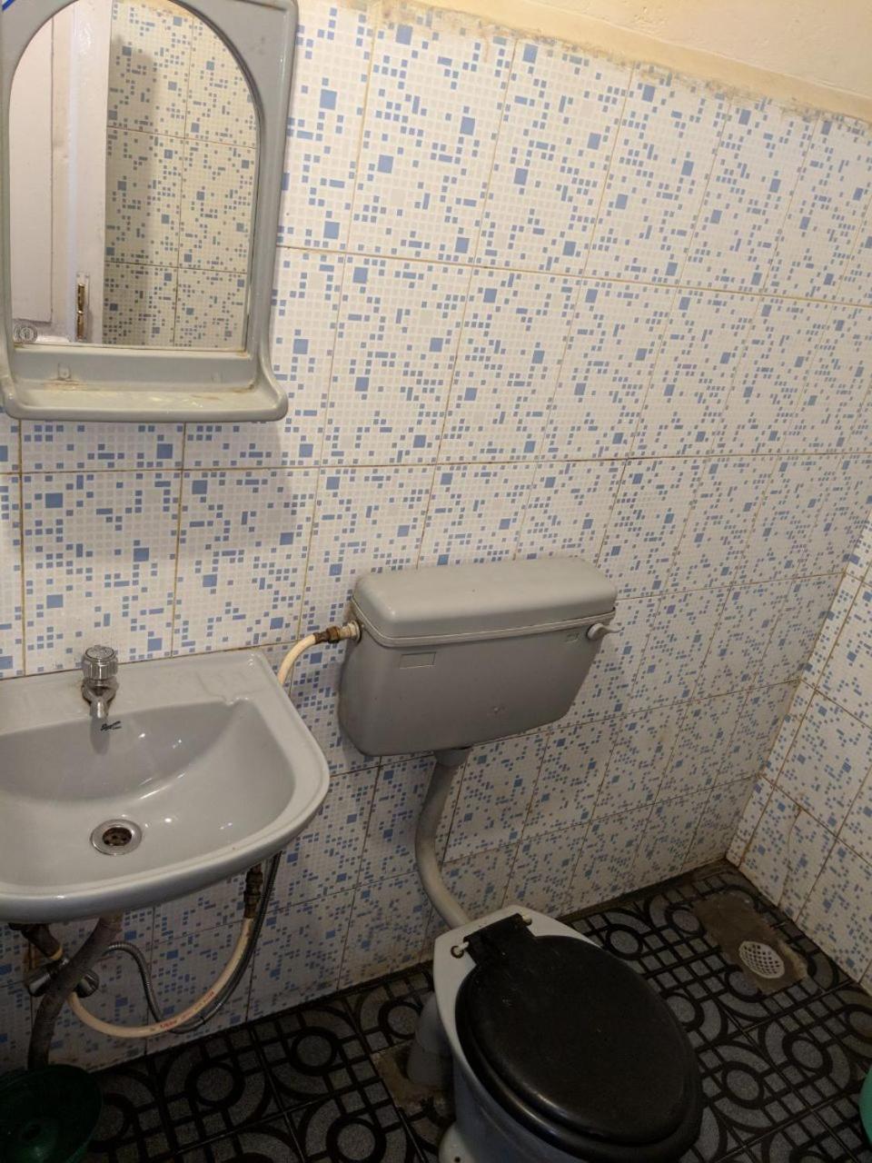 Reflections Guest House Уті Екстер'єр фото
