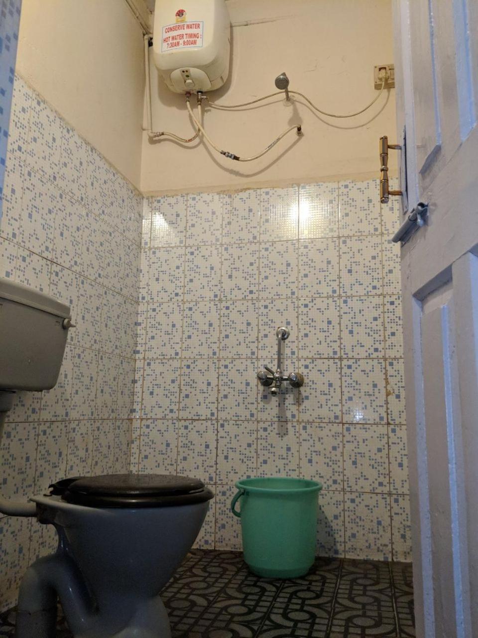 Reflections Guest House Уті Екстер'єр фото