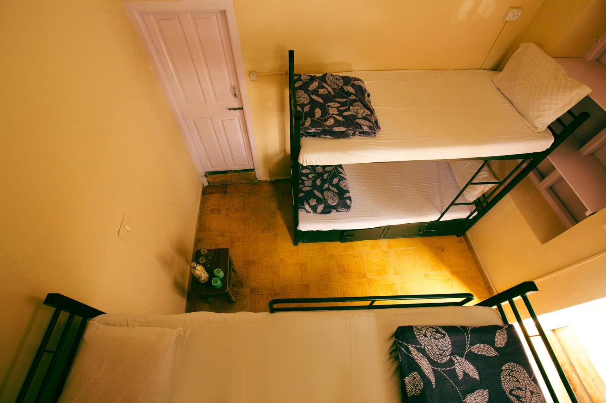 Reflections Guest House Уті Екстер'єр фото