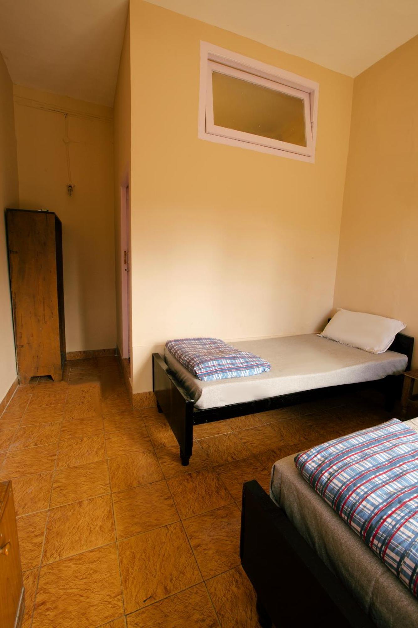Reflections Guest House Уті Екстер'єр фото