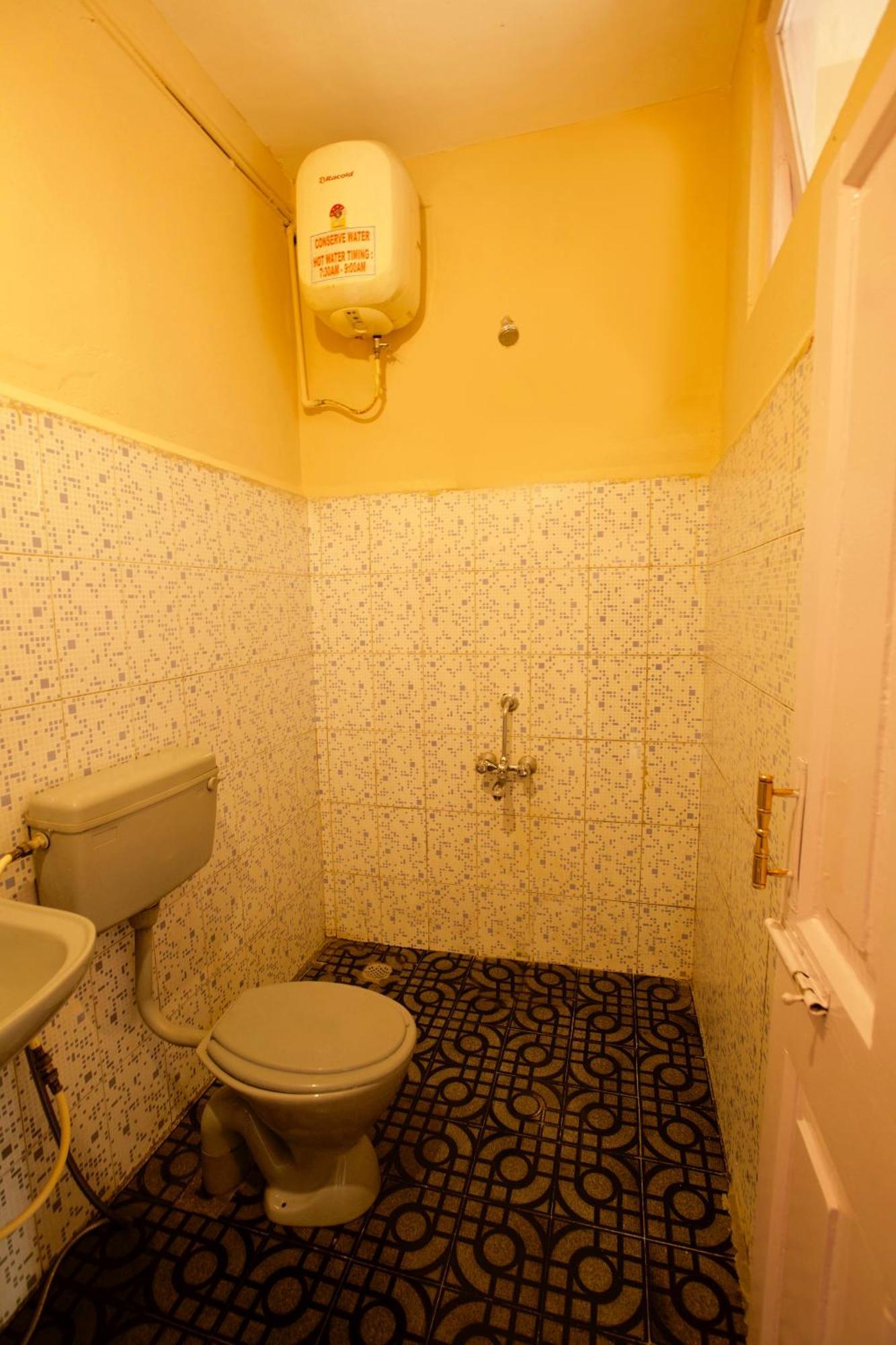 Reflections Guest House Уті Екстер'єр фото