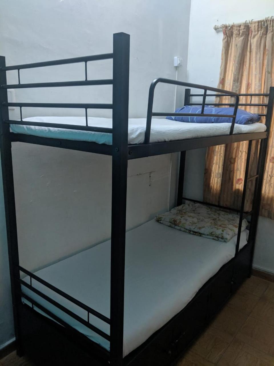 Reflections Guest House Уті Екстер'єр фото
