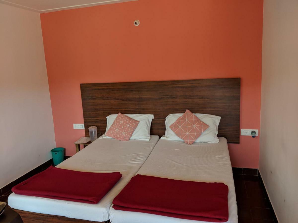 Reflections Guest House Уті Екстер'єр фото