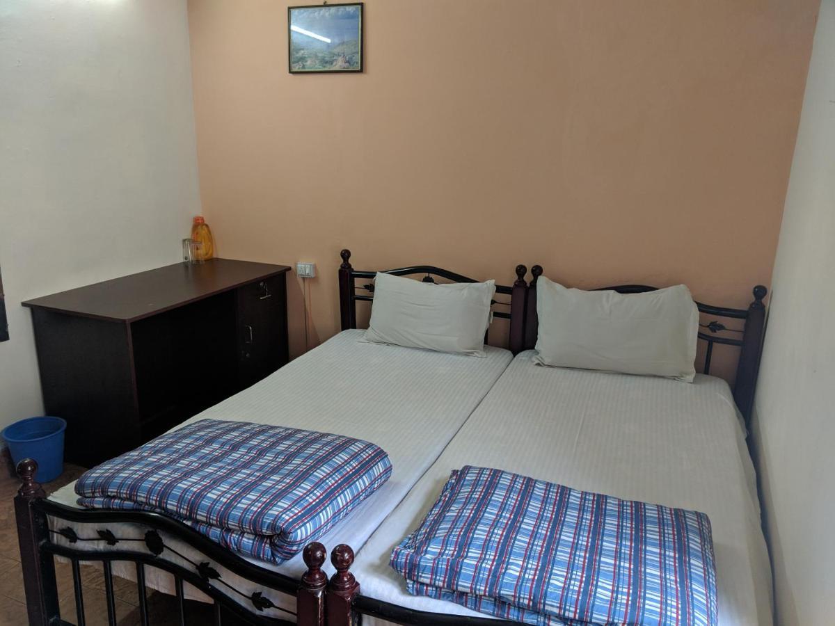 Reflections Guest House Уті Екстер'єр фото