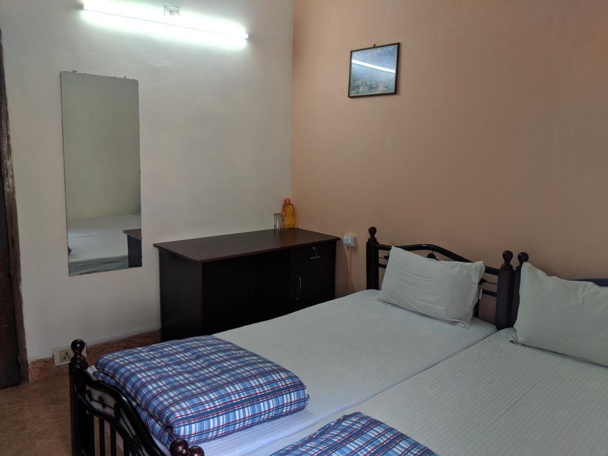 Reflections Guest House Уті Екстер'єр фото